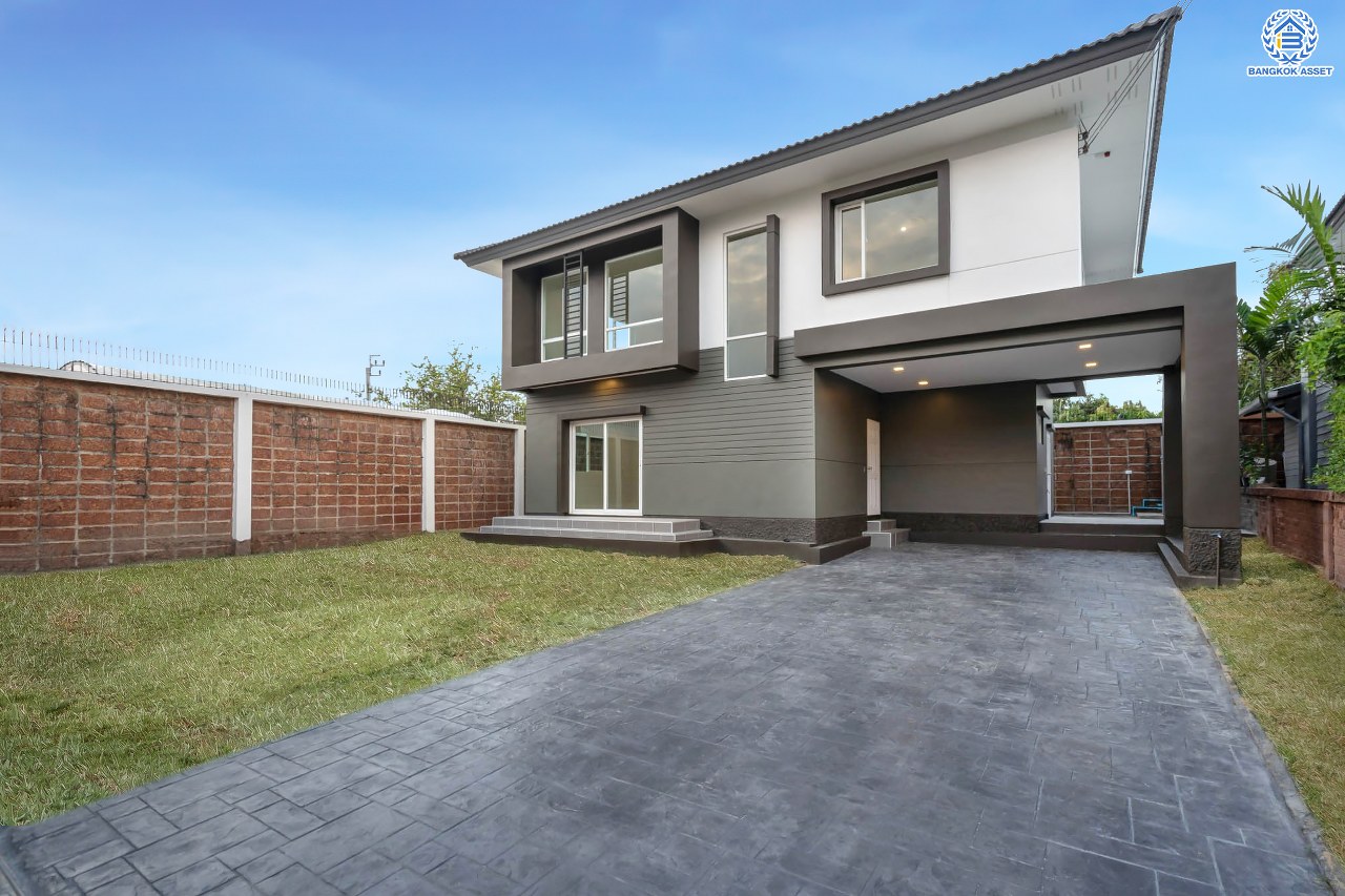 บ้านมือสองตกแต่งใหม่ โครงการ คาซ่าแกรนด์ รัตนาธิเบศร์-ราชพฤกษ์ หลังมุม บ้านเดี่ยวจากแบรนด์ Q.House เนื้อที่ 87.5 ตร.ว. ฟังก์ชัน 3 ห้องนอน 3 ห้องน้ำ จอดรถได้ถึง 4 คัน พร้อม Facilities ครบครัน บนทำเลเดินทางสะดวก ติดถนนราชพฤกษ์ ใกล้เซ็นทรัลเวสต์เกต และรถไฟฟ้าสายสีม่วง "สถานีบางรักใหญ่"